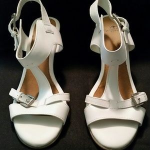 Shoes women I  love Comfort preowned in good condi